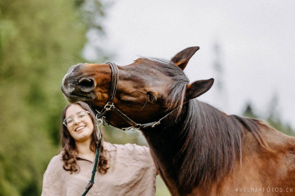 Fotoshooting Fotograf Bern Pferdefotograf Werbung Emotionen HelMa Fotografie Tierkinesiologie Landwirtschaft Hof Portfolio Blog Tierarzt Tiercoaching Therapie Therapeut 13