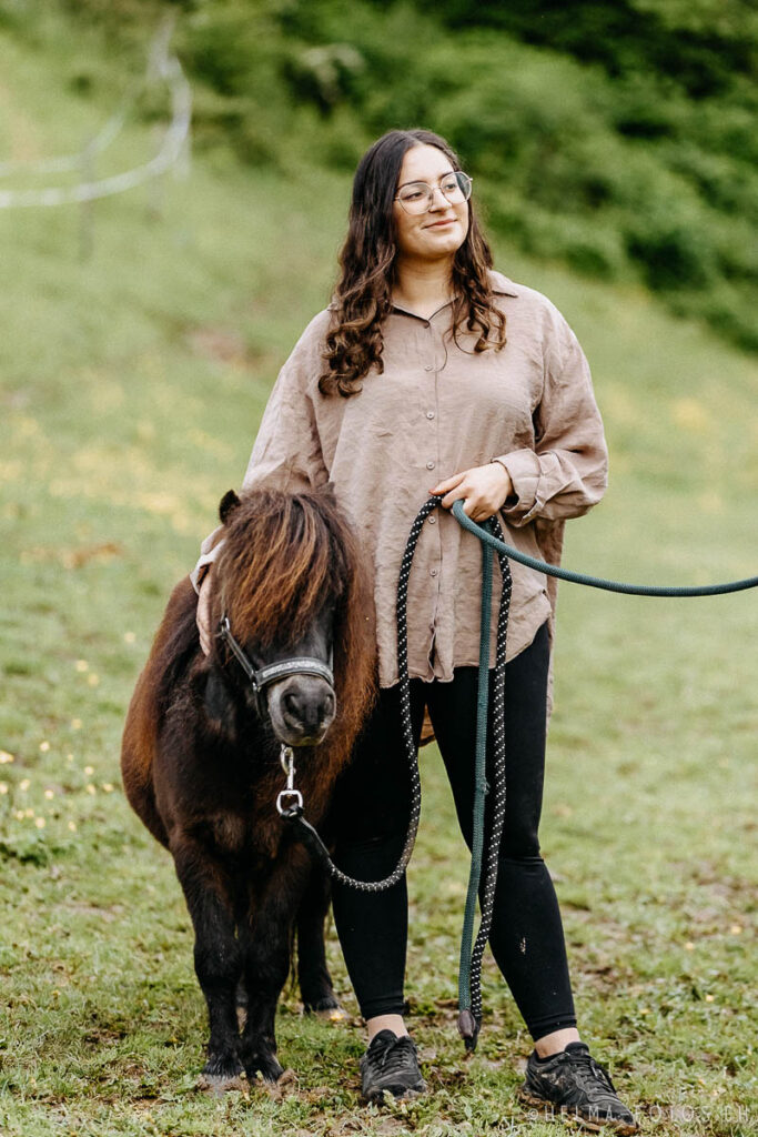 Fotoshooting Fotograf Bern Pferdefotograf Werbung Emotionen HelMa Fotografie Tierkinesiologie Landwirtschaft Hof Portfolio Blog Tierarzt Tiercoaching Therapie Therapeut 15