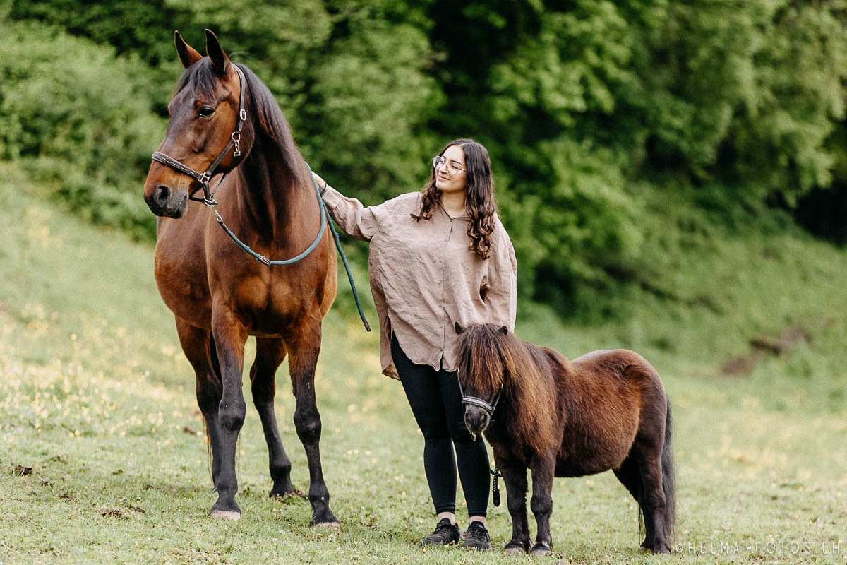 Fotoshooting Fotograf Bern Pferdefotograf Werbung Emotionen HelMa Fotografie Tierkinesiologie Landwirtschaft Hof Portfolio Blog Tierarzt Tiercoaching Therapie Therapeut 6