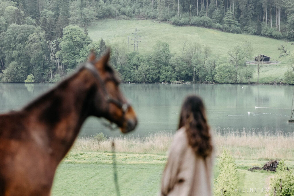 Fotoshooting Fotograf Bern Pferdefotograf Werbung Emotionen HelMa Fotografie Tierkinesiologie Landwirtschaft Hof Portfolio Blog Tierarzt Tiercoaching Therapie Therapeut 8